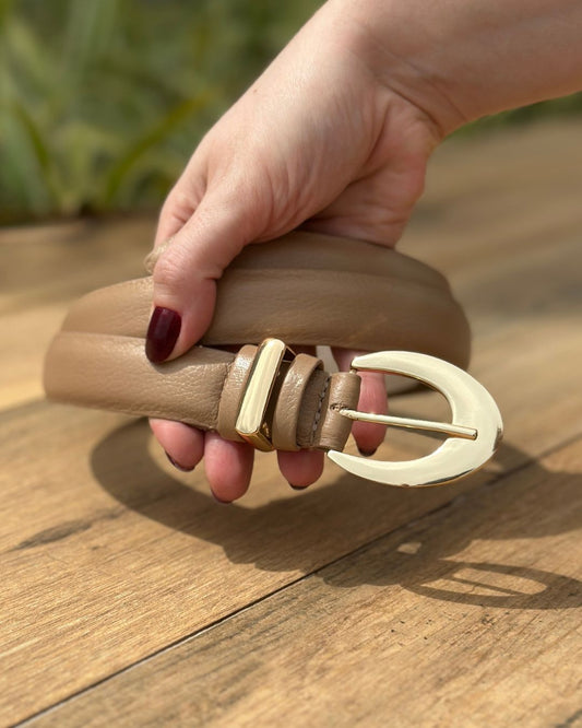 Cinto em couro com ferragens douradas Cipó