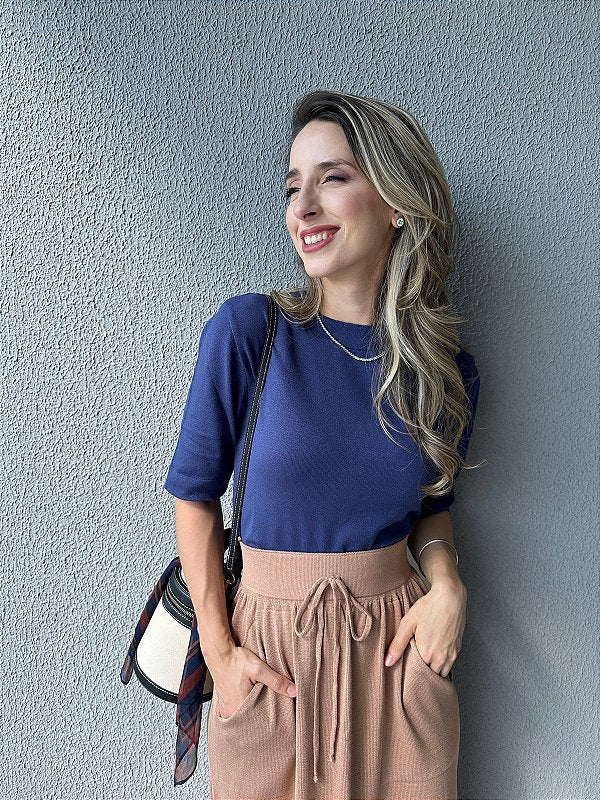 Blusa em tricot com manga curta linha basic azul marinho Maçã