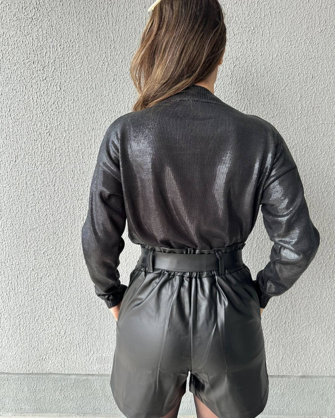 Short alfaiataria PU preto com faixa Gengibre