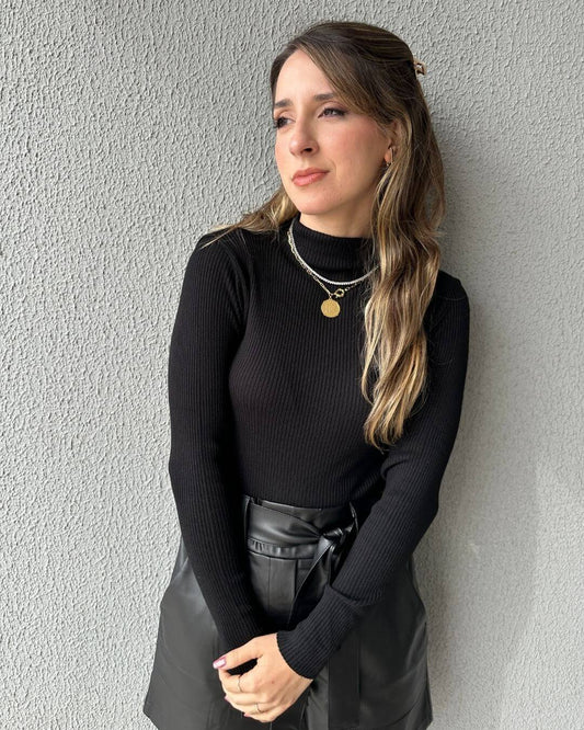 Blusa Cacharrel Tricô Modal Canelada Gola Simples Preta Antúrio