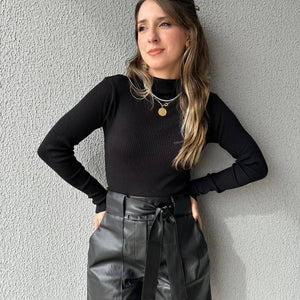 Blusa Cacharrel Tricô Modal Canelada Gola Simples Preta Antúrio