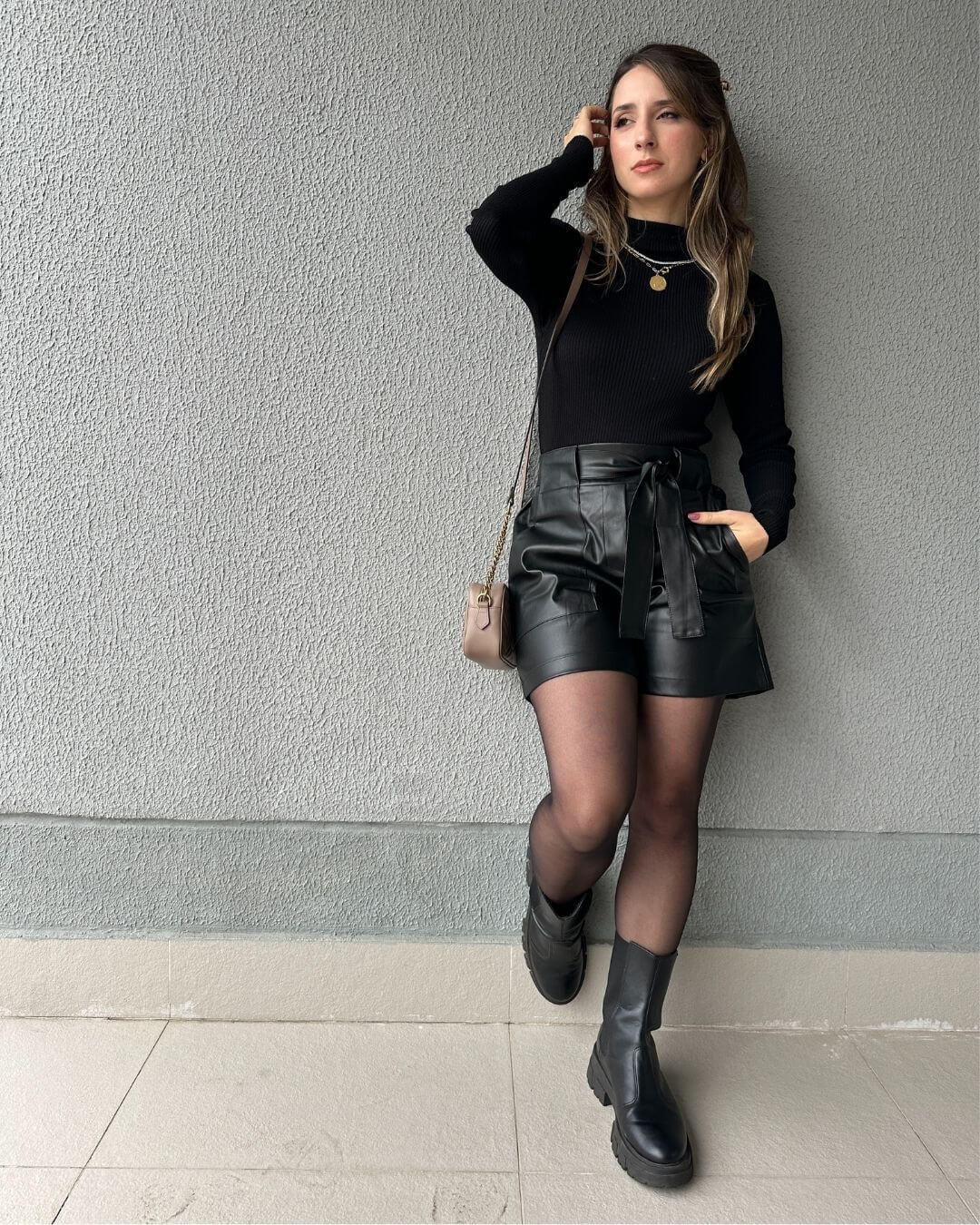 Blusa Cacharrel Tricô Modal Canelada Gola Simples Preta Antúrio