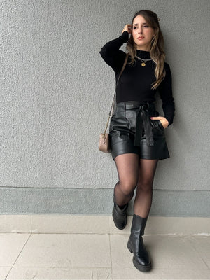 Blusa Cacharrel Tricô Modal Canelada Gola Simples Preta Antúrio