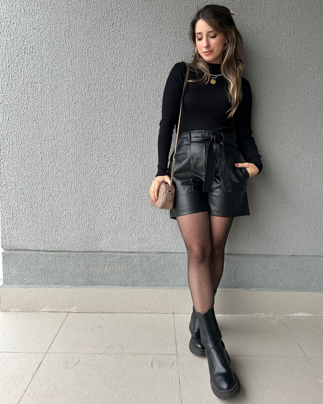 Blusa Cacharrel Tricô Modal Canelada Gola Simples Preta Antúrio
