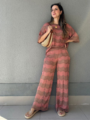 Conjunto Listrado de Calça e Blusa Marrom com Rosê Morango