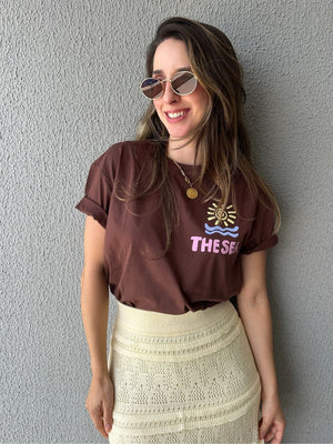 T-shirt 100% Algodão com Estampa Frente e Costas Marrom Cajá