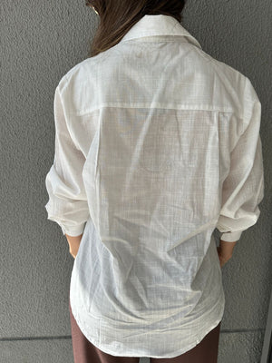 Camisa tradicional branca com bolso frontal branca Jasmim