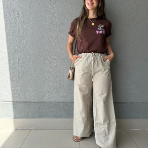 T-shirt 100% Algodão com Estampa Frente e Costas Marrom Cajá