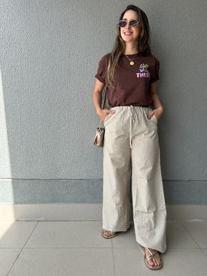 T-shirt 100% Algodão com Estampa Frente e Costas Marrom Cajá