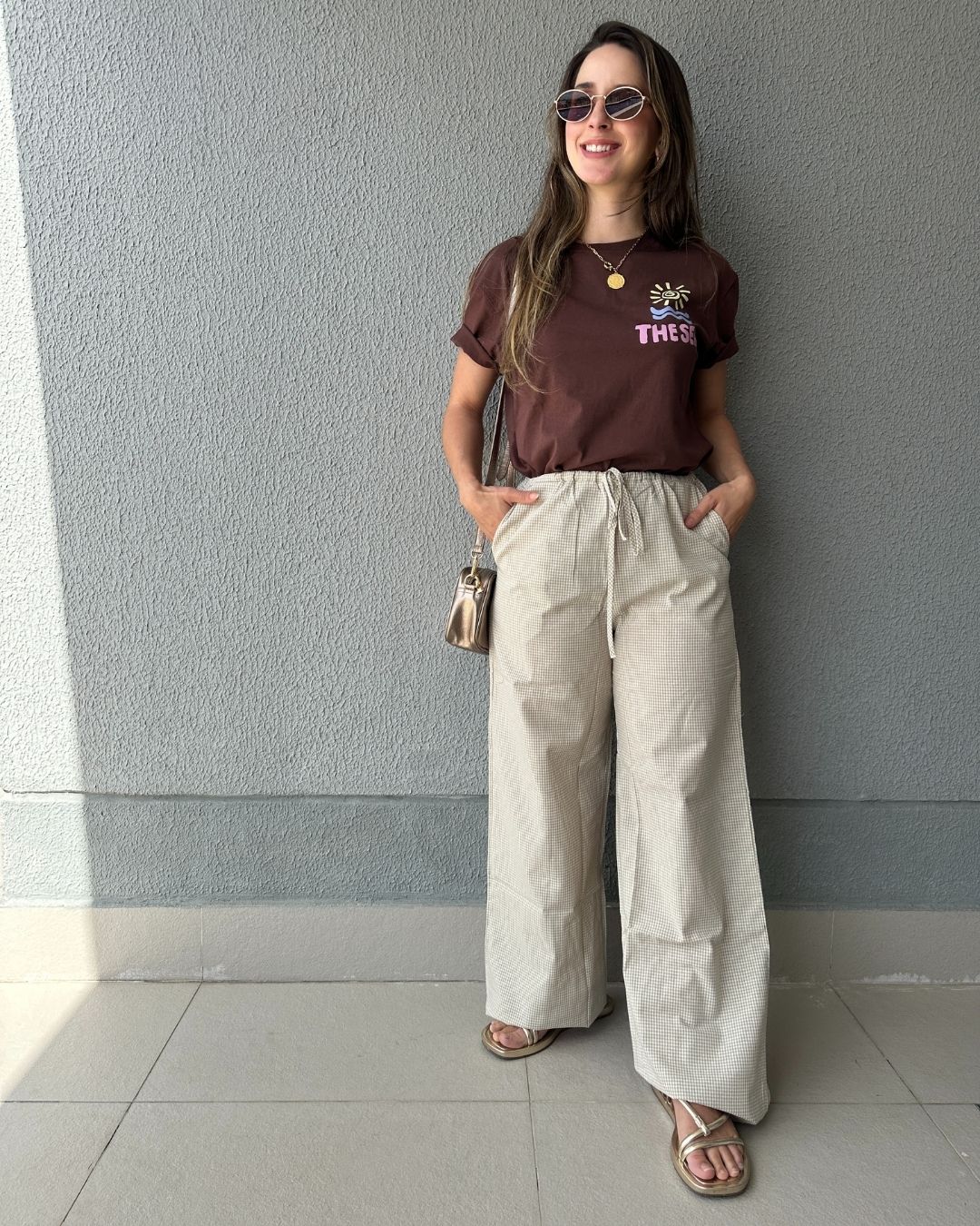 T-shirt 100% Algodão com Estampa Frente e Costas Marrom Cajá
