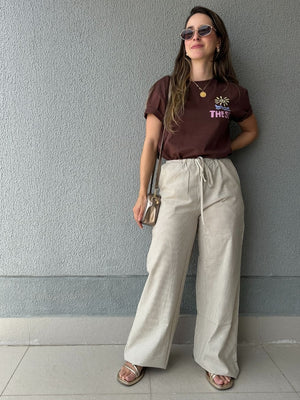 T-shirt 100% Algodão com Estampa Frente e Costas Marrom Cajá