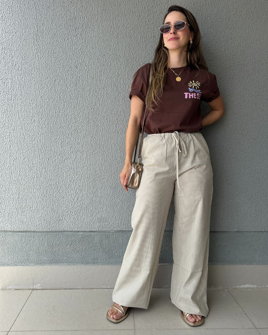 T-shirt 100% Algodão com Estampa Frente e Costas Marrom Cajá
