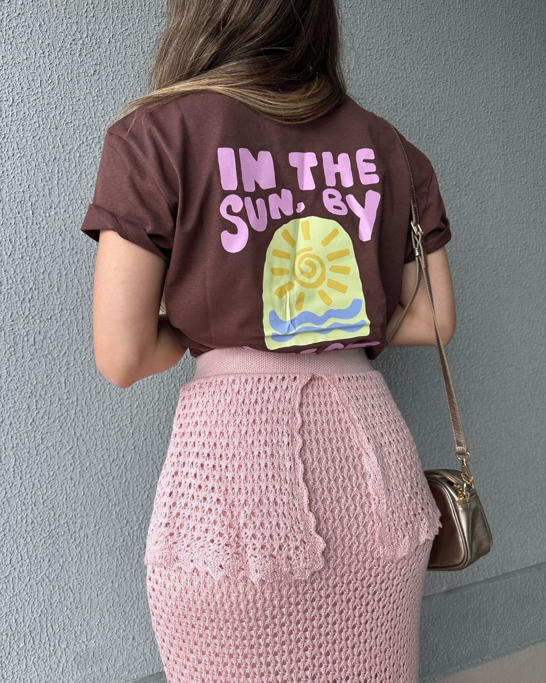 T-shirt 100% Algodão com Estampa Frente e Costas Marrom Cajá