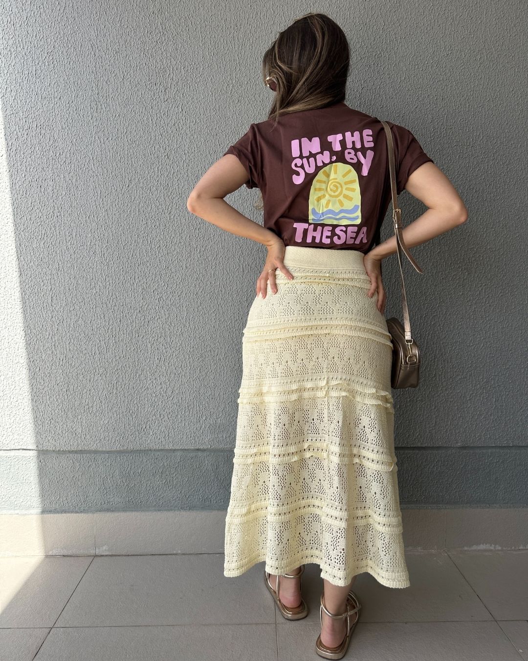 T-shirt 100% Algodão com Estampa Frente e Costas Marrom Cajá