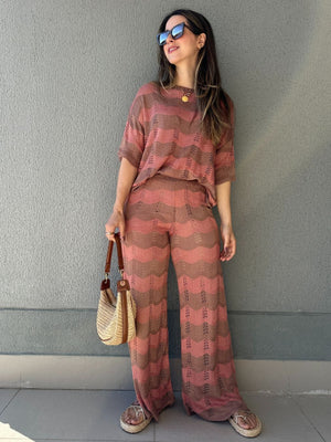 Conjunto Listrado de Calça e Blusa Marrom com Rosê Morango