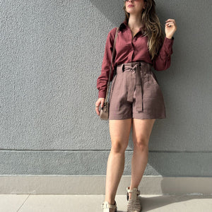 Camisa Tradicional Marrom com Bolso Frontal Jasmim