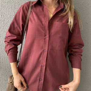 Camisa Tradicional Marrom com Bolso Frontal Jasmim