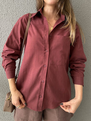 Camisa Tradicional Marrom com Bolso Frontal Jasmim