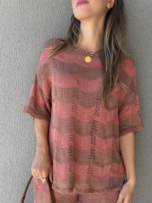Conjunto Listrado de Calça e Blusa Marrom com Rosê Morango