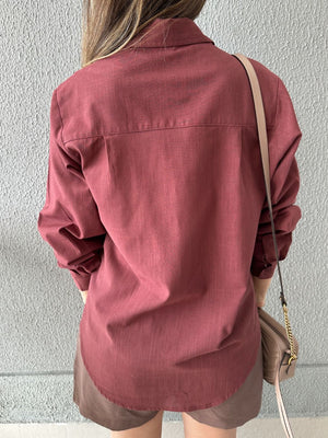 Camisa Tradicional Marrom com Bolso Frontal Jasmim