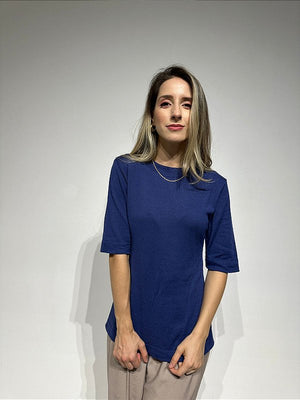 Blusa em tricot com manga curta linha basic azul marinho Maçã