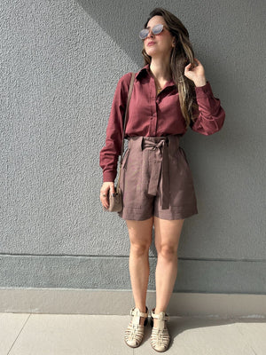 Camisa Tradicional Marrom com Bolso Frontal Jasmim