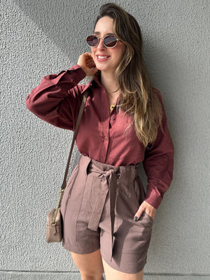 Camisa Tradicional Marrom com Bolso Frontal Jasmim