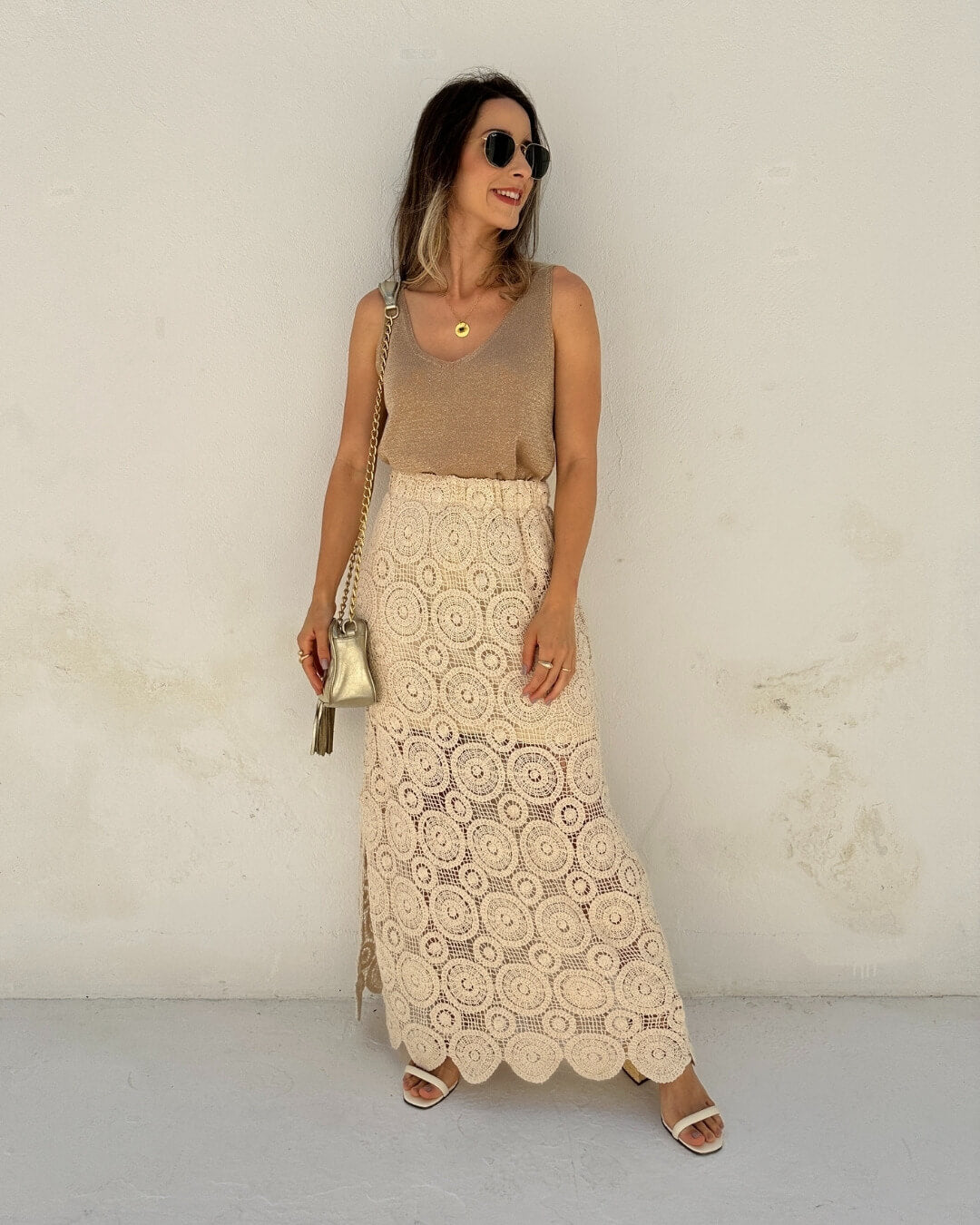 Regata  cropped  com decote V luréx dourado Avelã