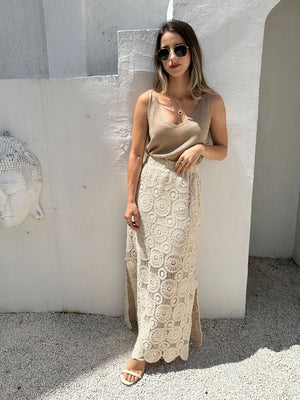 Regata  cropped  com decote V luréx dourado Avelã