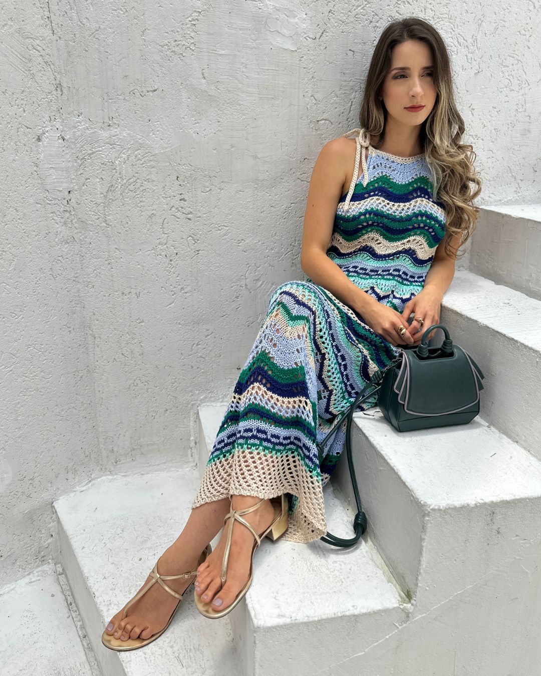 Vestido de tricot vazado com listras azul verde e areia Macadâmia