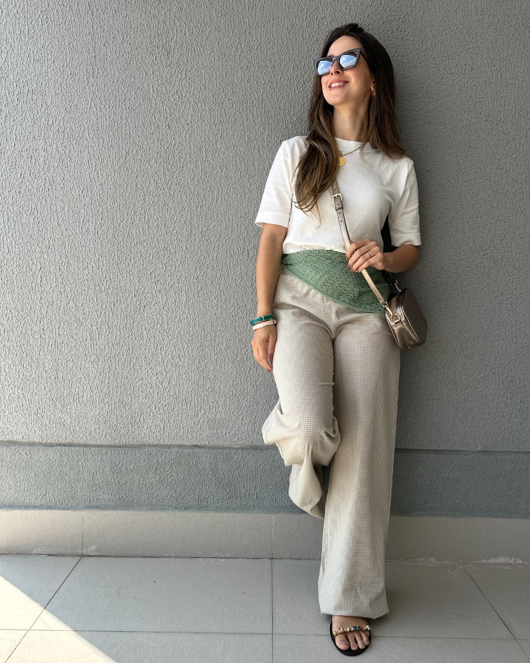Calça Wide Leg Cós com Elástico e Amarração Amêndoa