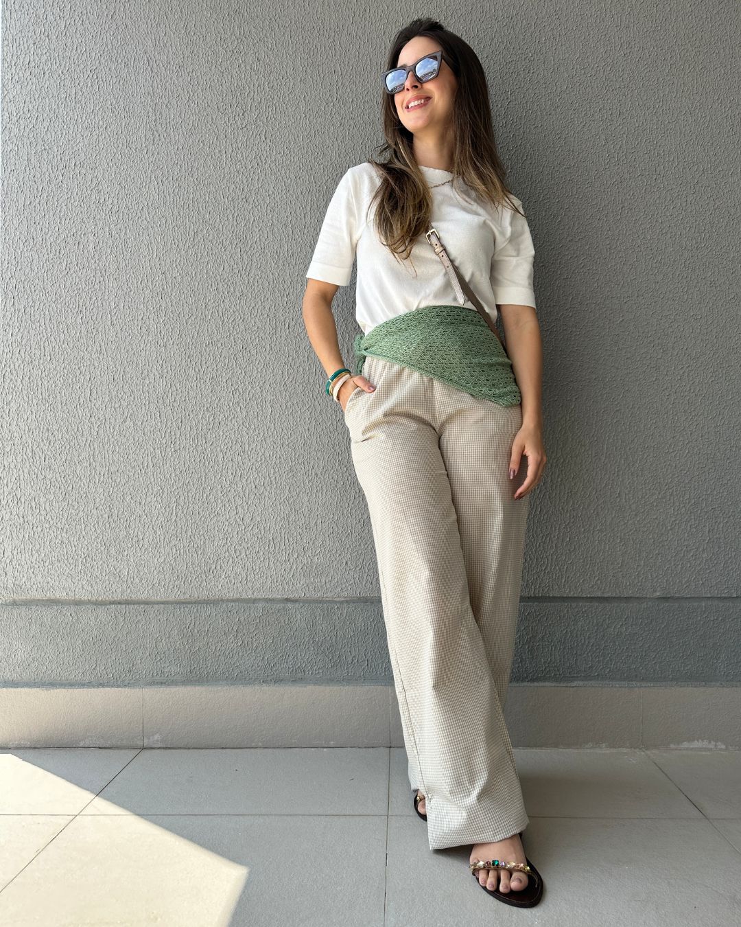 Calça Wide Leg Cós com Elástico e Amarração Amêndoa