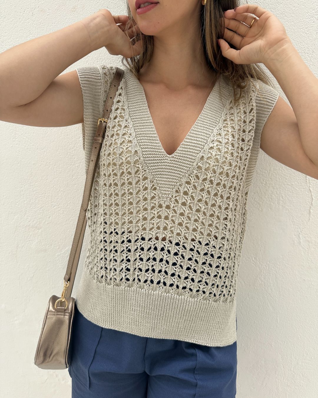 Colete tricot fechado cru com lurex prata e dourado Limão