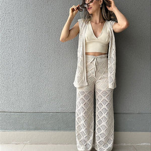 Conjunto de tricot com calça e colete com botoes cru Coqueiro