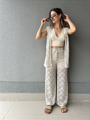 Conjunto de tricot com calça e colete com botoes cru Coqueiro