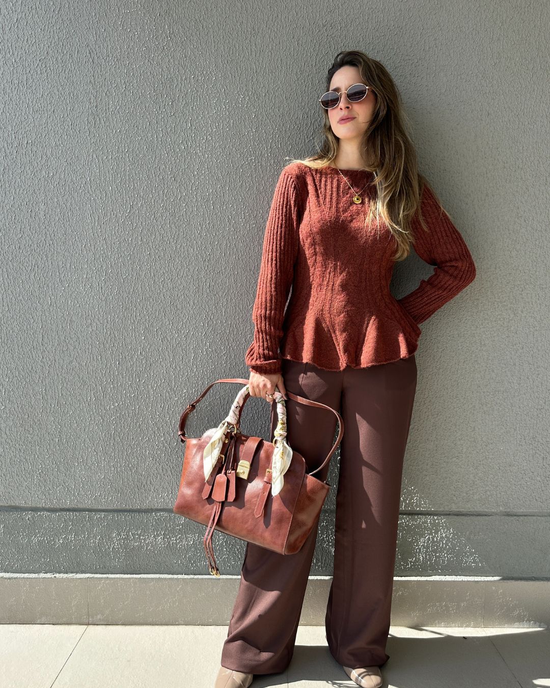 Blusa Tricô Peplum Amêndoa