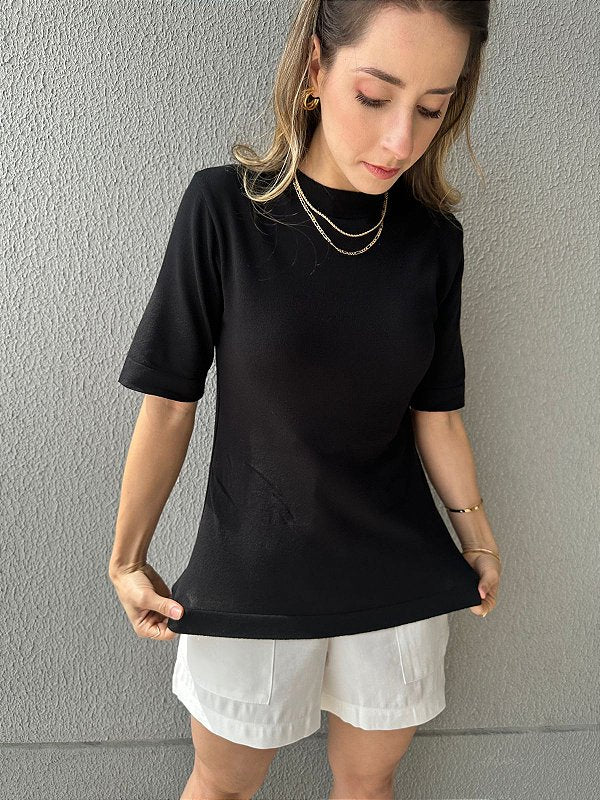 Blusa em tricot com manga curta linha basic preta Maçã