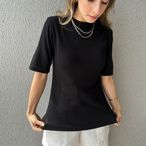 Blusa em tricot com manga curta linha basic preta Maçã