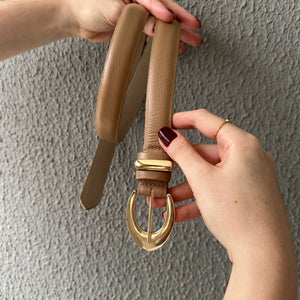 Cinto em couro com ferragens douradas Cipó