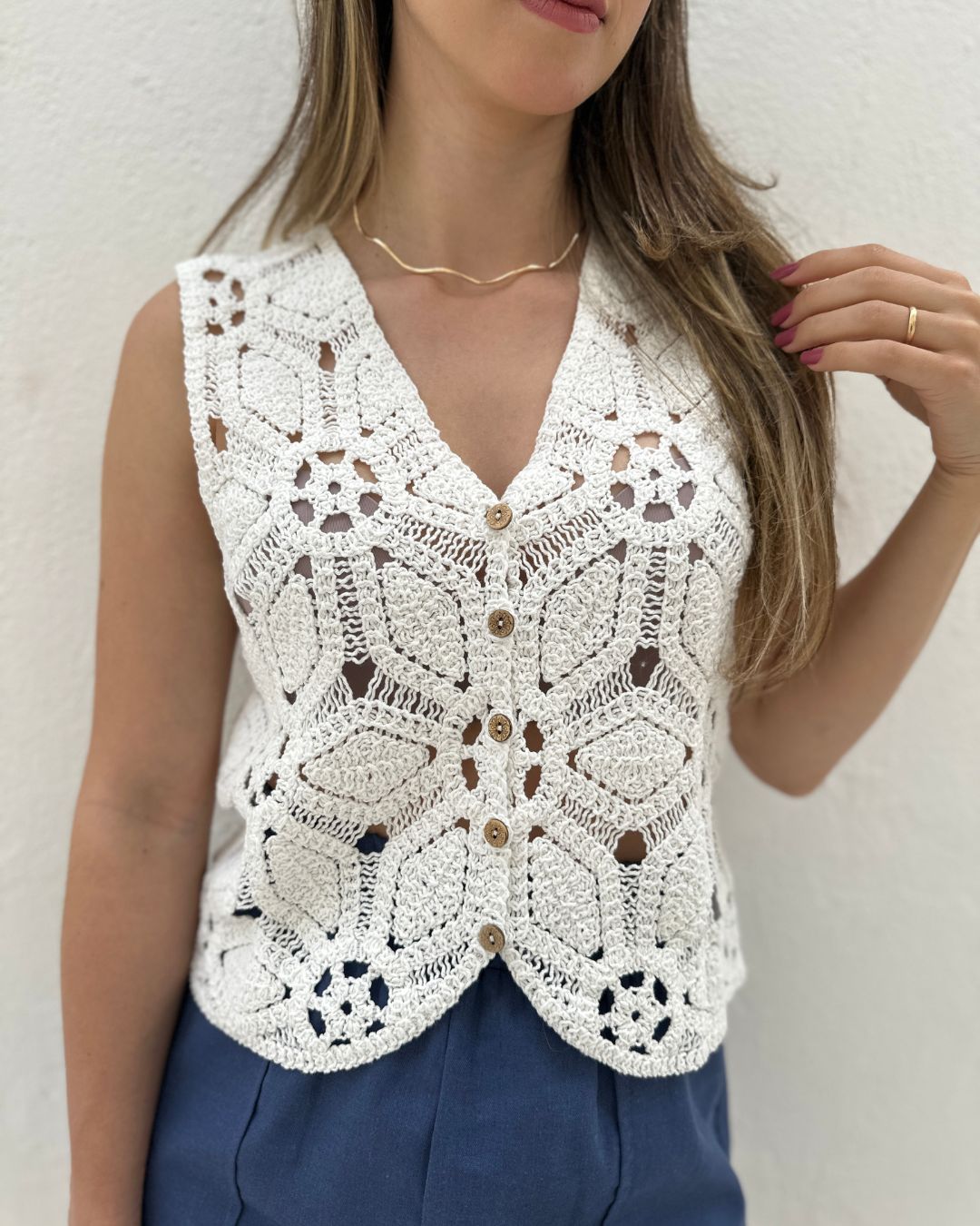 Blusa de Crochê com Fechamento em Botões Branca Orquídea
