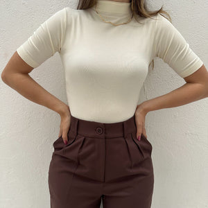 Body de Malha com Gola Fechada e Manga Curta Amarela Amarílis