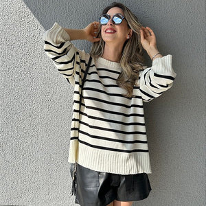 Blusa tricot oversized branca com listras pretas Lobélia