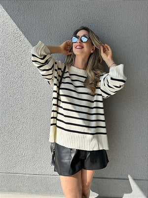 Blusa tricot oversized branca com listras pretas Lobélia