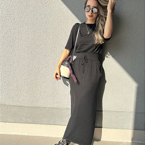 Saia midi em tricot com bolsos e fendas laterais preta Cambucá