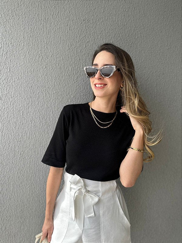 Blusa em tricot com manga curta linha basic preta Maçã