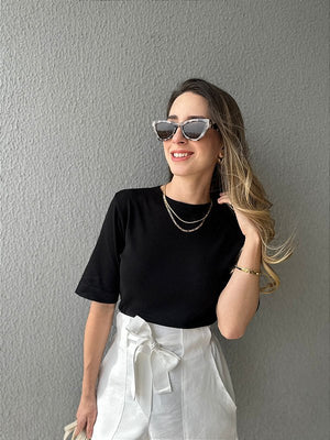 Blusa em tricot com manga curta linha basic preta Maçã