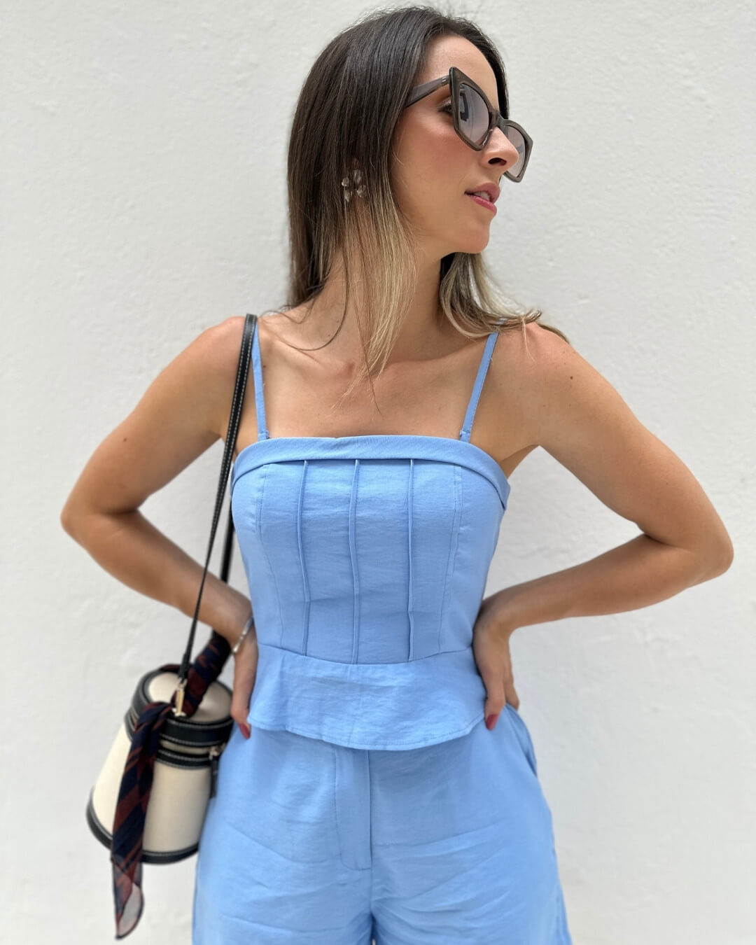 Conjunto Acácia Azul: Cropped Elástico e Short Alfaiataria