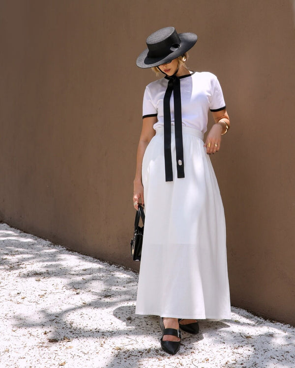 T-shirt Tricot Branca com Detalhes Pretos Jabuticaba