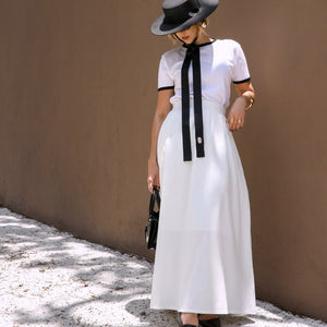 T-shirt Tricot Branca com Detalhes Pretos Jabuticaba