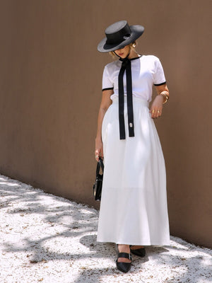 T-shirt Tricot Branca com Detalhes Pretos Jabuticaba